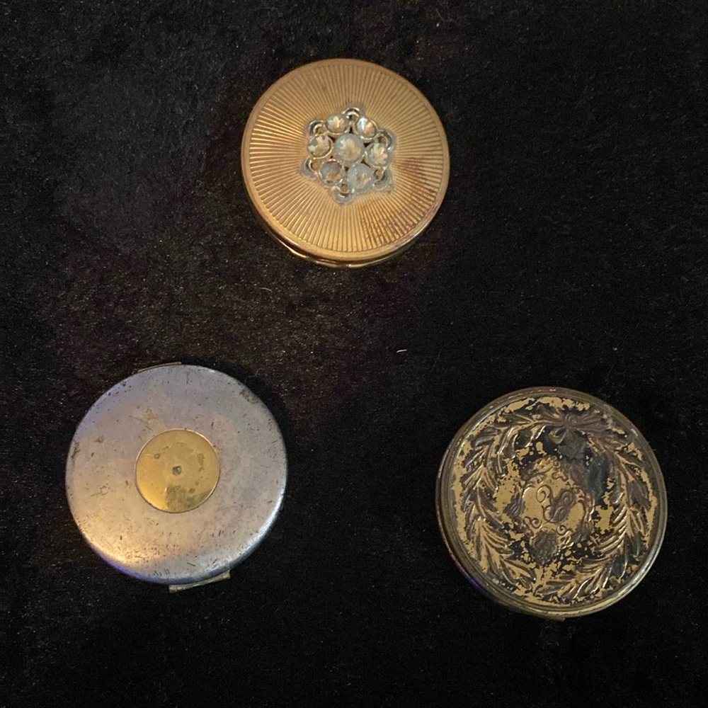 Vintage compact